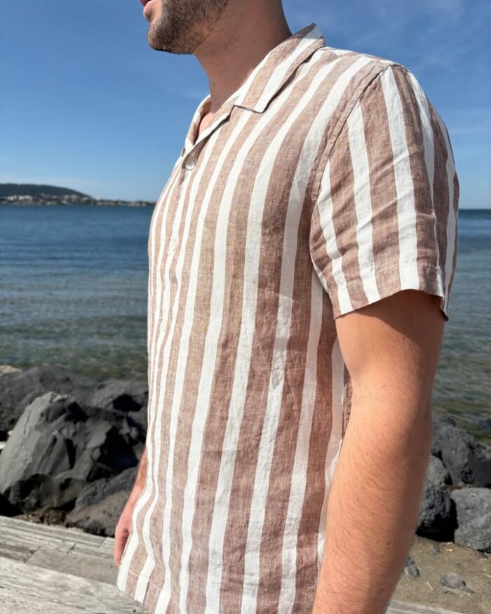 ☀️ Summer vibes activées avec Clément dans un total look GUESS, & des baskets Tommy Jeans entre élégance décontractée et allure estivale.

Un style parfaitement calibré pour les longues soirées en paillotte, où chaque détail fait la différence.
Prêt à briller dès le coucher du soleil ? 🌅✨

📍 Retrouvez-nous ici :
📌 #Balaruc – ZAC Le Colombet, face au C.Cial Carrefour
📌 #Agde – C.Cial Hyper U
📌 #Juvignac – C.Cial Les Portes du Soleil
📌 #SaintJeanDeVédas – ZAC Deves de la Condamine
📌 #Carcassonne – C.Cial Carrefour
📌 #ClermontlHérault – ZAE Tannes Basses
#LookDuJour #GuessStyle #ModeHomme #SummerOutfit #EspritPaillotte